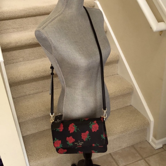 New Kate Spade black and red roses removable crossbody or chain handle purse. - Picture 3 of 16